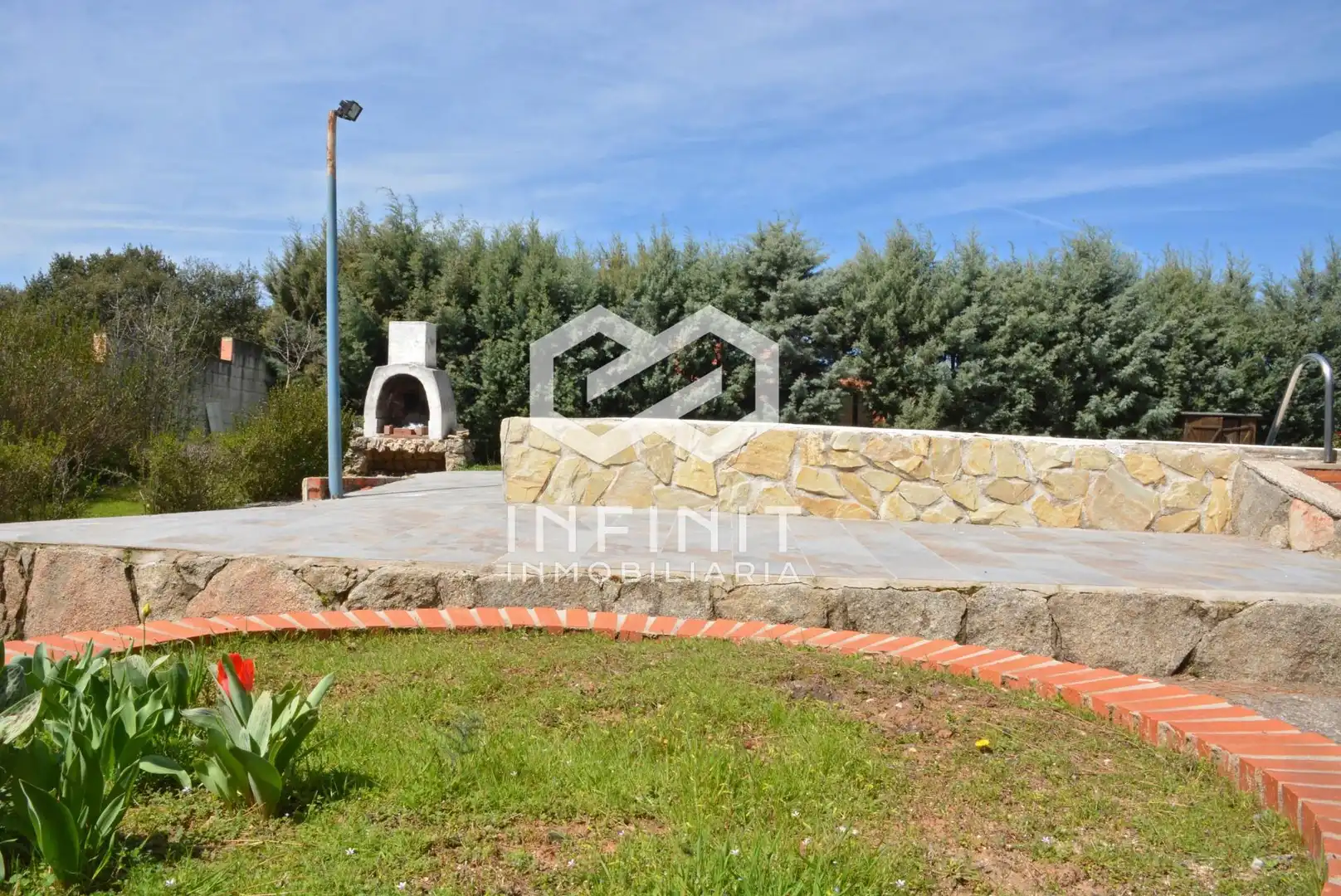 Vista exterior de Casa o chalet en venta en Valdeaveruelo con Calefacción, Jardín privado y Terraza