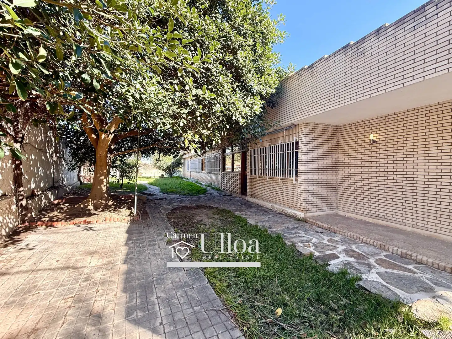 Vista exterior de Casa o xalet en venda en Alicante / Alacant amb Aire condicionat, Jardí privat i Terrassa