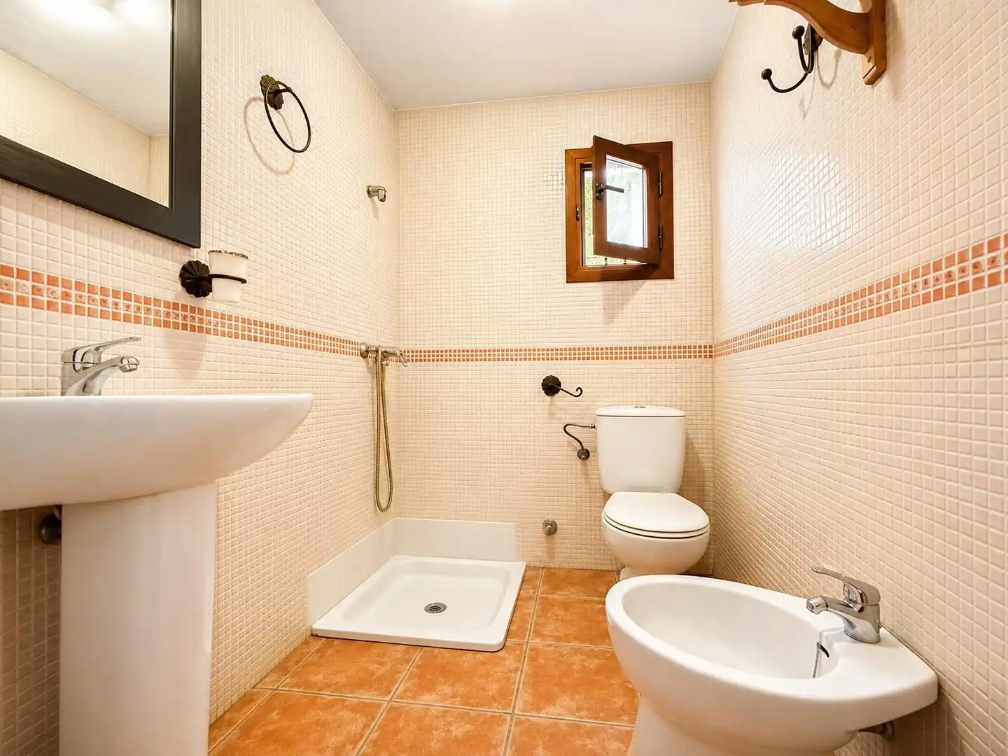 Bany de Casa o xalet en venda en Montoro amb Jardí privat, Traster i Moblat