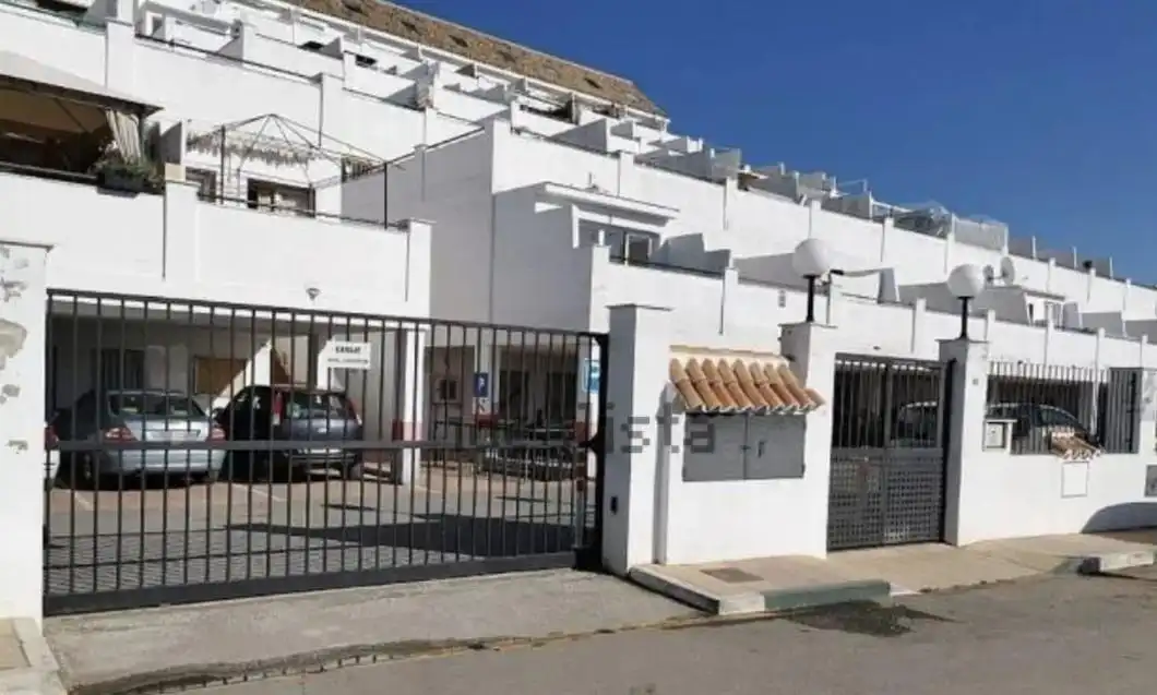 Vista exterior de Dúplex en venda en Estepona amb Jardí privat, Terrassa i Piscina comunitària