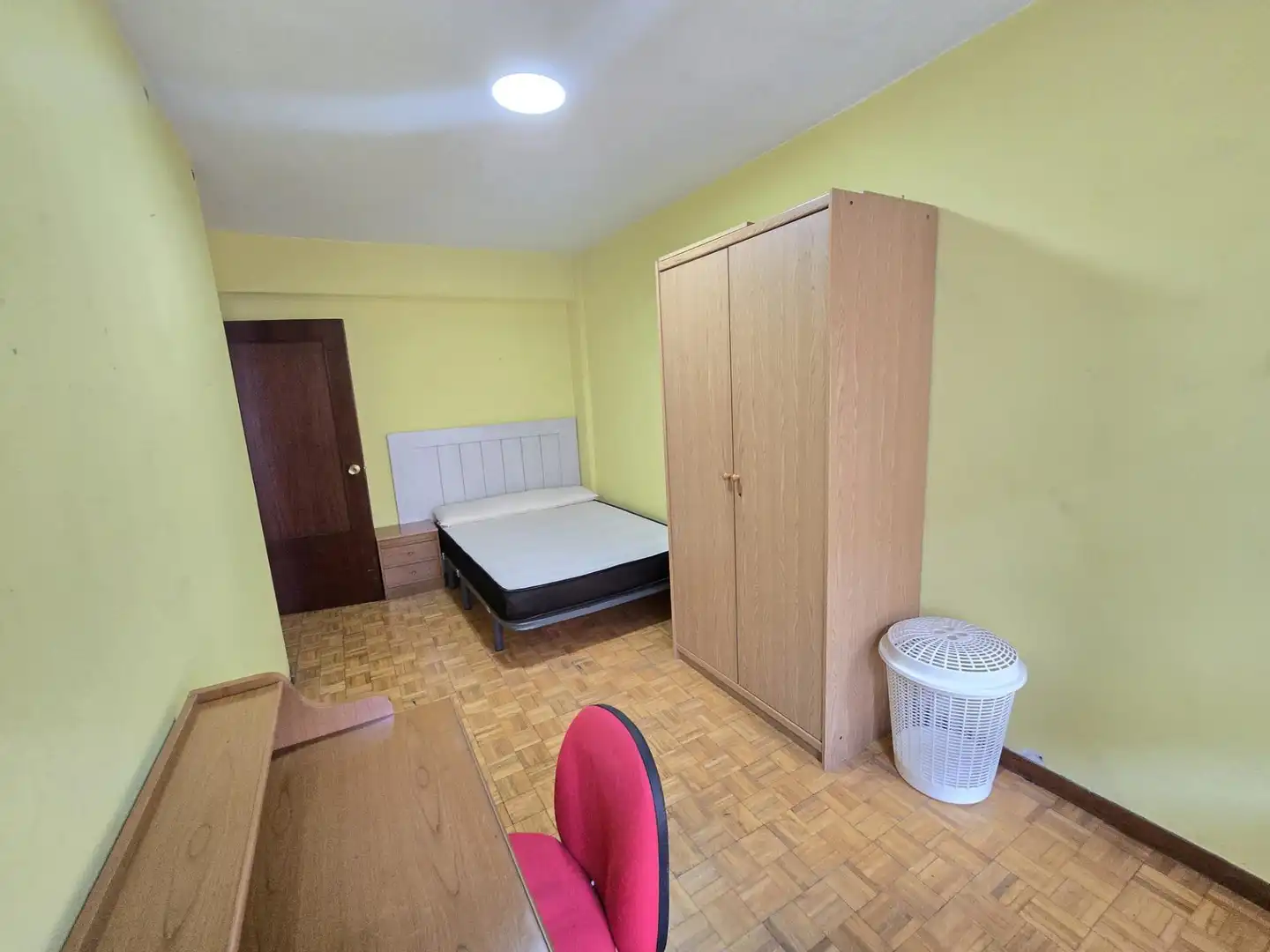 Bedroom of Flat for rent in Vigo   with Heating, Parquet flooring and Furnished