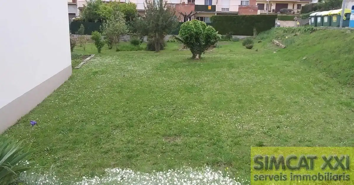 Residential land for sale in ample