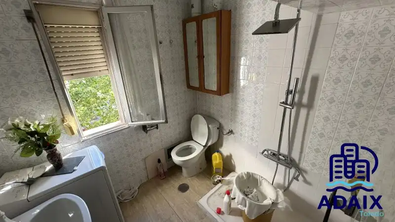 Bathroom of Flat for sale in Toledo