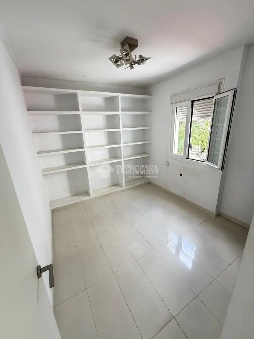 Flat for sale in Sevilla  with Air Conditioner