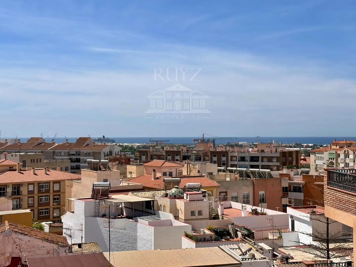 Außenansicht von Haus oder Chalet zum Verkauf in Motril mit Terrasse und Balkon