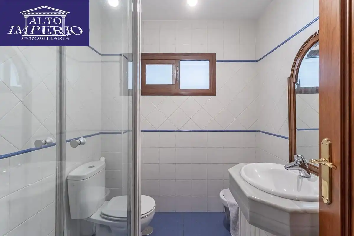 Bathroom of Houses for sale in Granada  with Air Conditioner, Heating and Private garden
