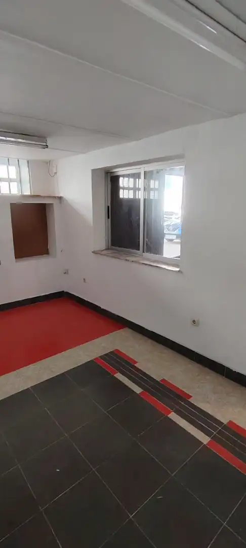Fabrikhallen zur Miete in Villares de la Reina