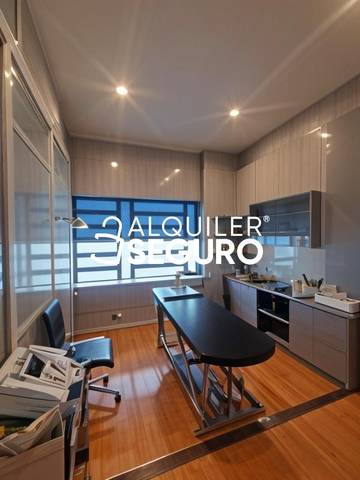 Local comercial en Alquiler en Calle Pardo de Santallana en Carlos Ruiz