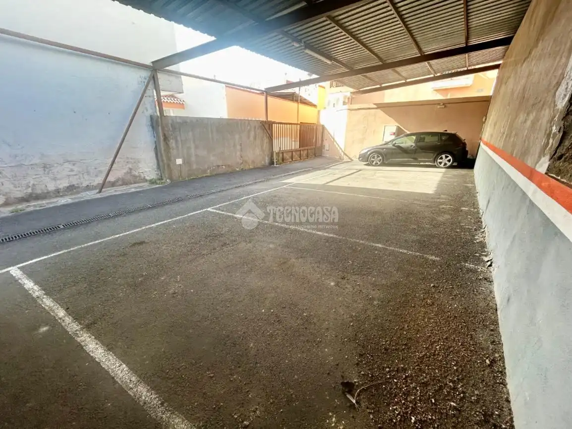 Parkplatz von Garage zum Verkauf in Arafo
