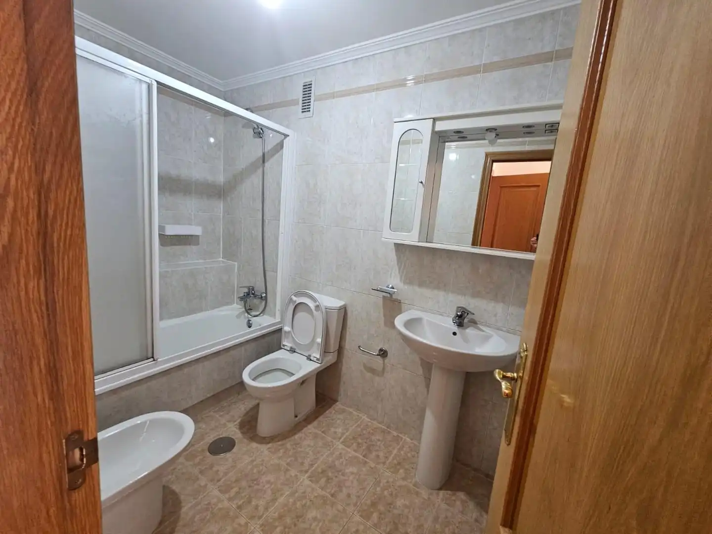 Bathroom of Flat for rent in Ourense Capital 