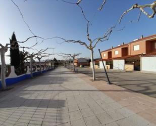 Vista exterior de Casa o xalet en venda en Aldea del Rey amb Calefacció, Jardí privat i Traster