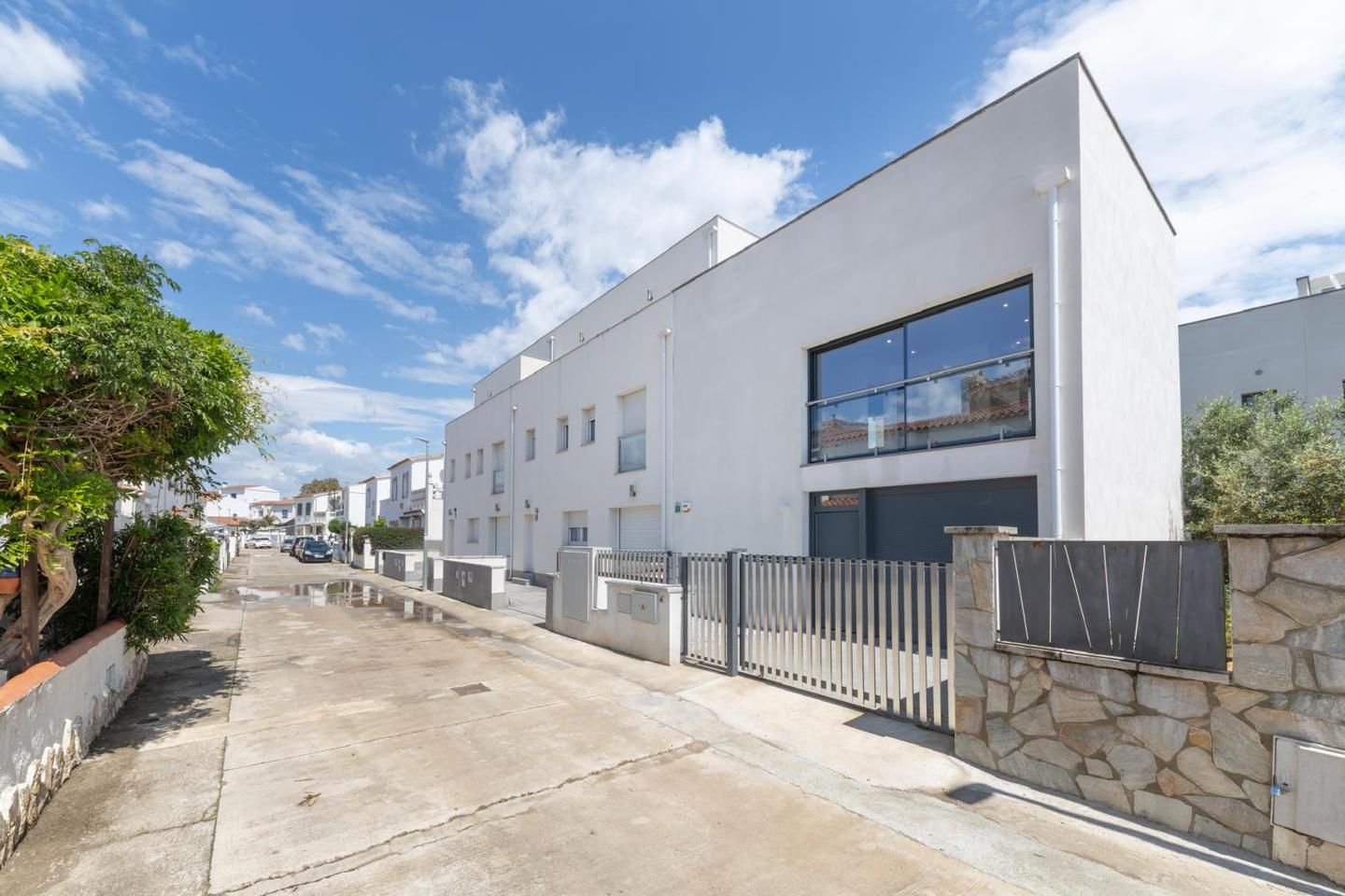 Exterior view of House or chalet for sale in Empuriabrava  with Air Conditioner and Terrace