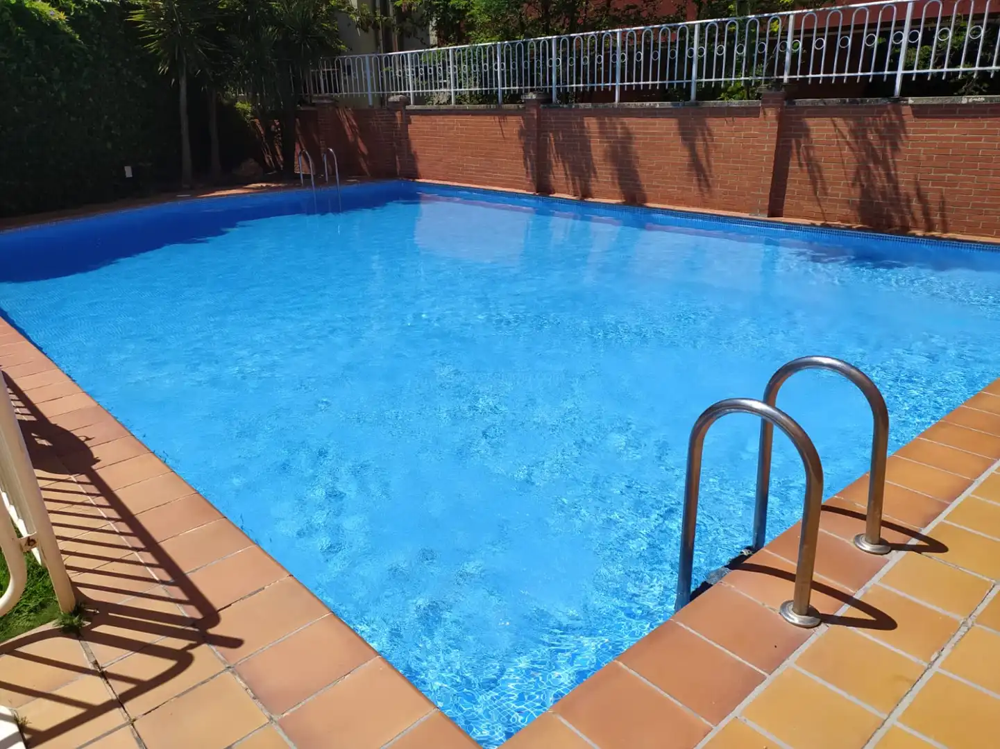 Piscina de Casa o chalet en venta en  Logroño con Aire acondicionado, Calefacción y Jardín privado
