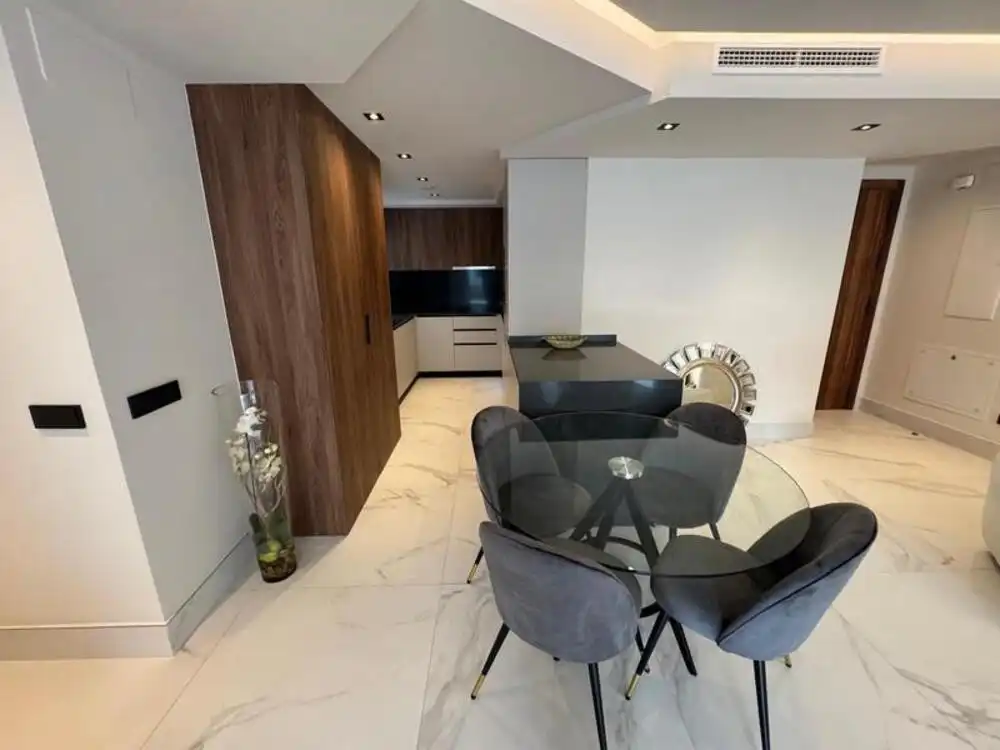 Comedor de Apartamento de alquiler en Marbella con Aire acondicionado, Terraza y Piscina