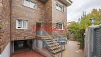 Vista exterior de Casa adosada en venda en Villaviciosa de Odón amb Aire condicionat, Terrassa i Piscina