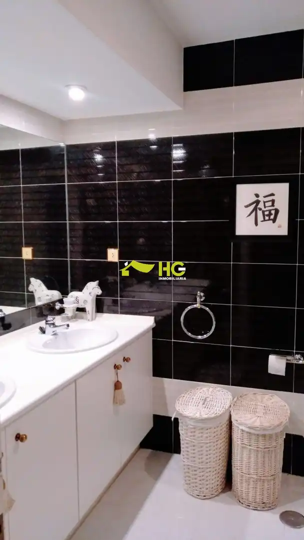 Bathroom of Flat for share in Villaviciosa de Odón  with Air Conditioner, Heating and Furnished