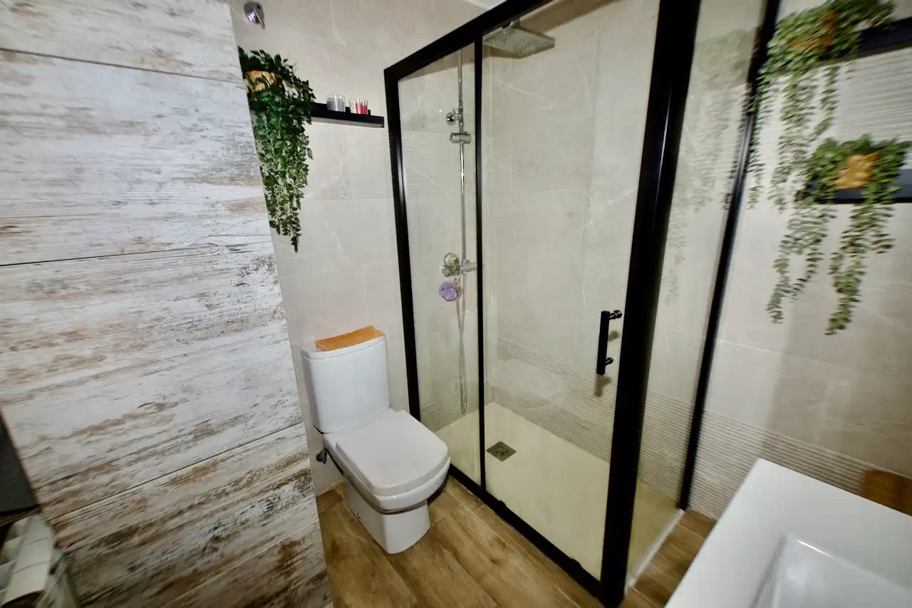 Baño de Planta baja en venta en Terrassa con Aire acondicionado, Calefacción y Parquet