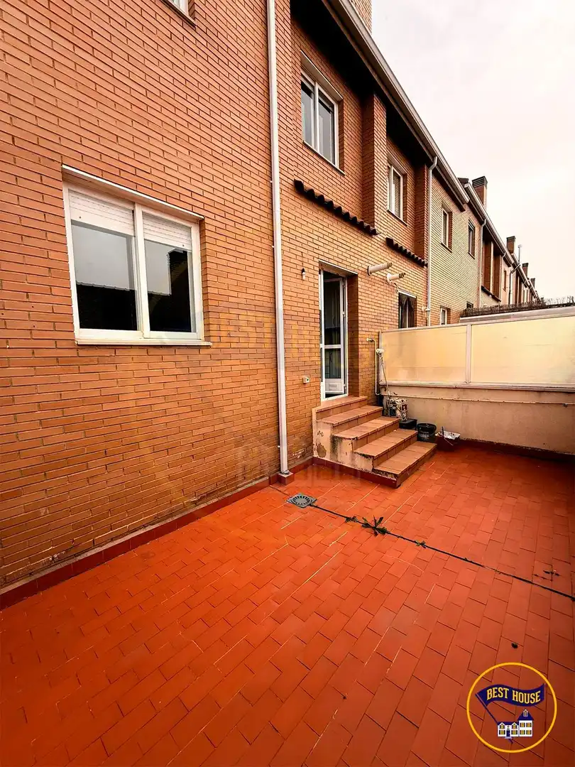 Detached homes for sale in Calle JOAQUIN RODRIGO , San Fernando - Carretera de Valencia