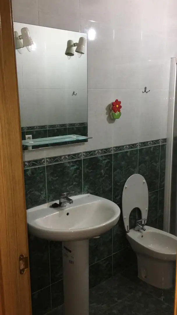 Bany de Pis en venda en Ponferrada amb Calefacció, Terrassa i Traster