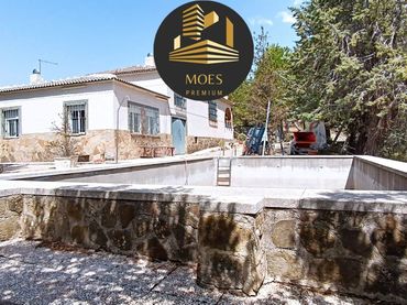 Chalet con piscina en venta en Los Villares