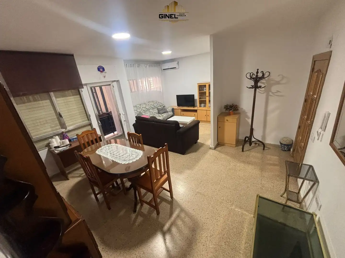 Sala d'estar de Pis de lloguer en Jaén amb Aire condicionat, Moblat i Balcó