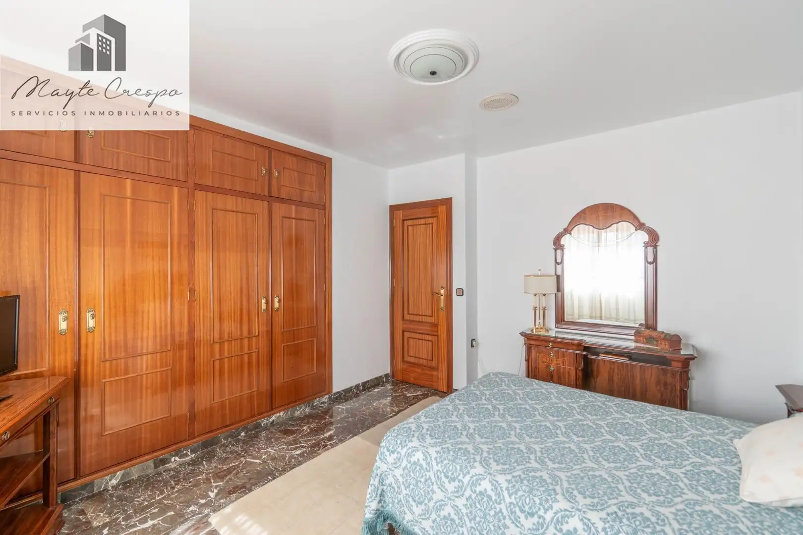 Habitación de Casa adosada en venta en Jun con Terraza, Amueblado y Alarma
