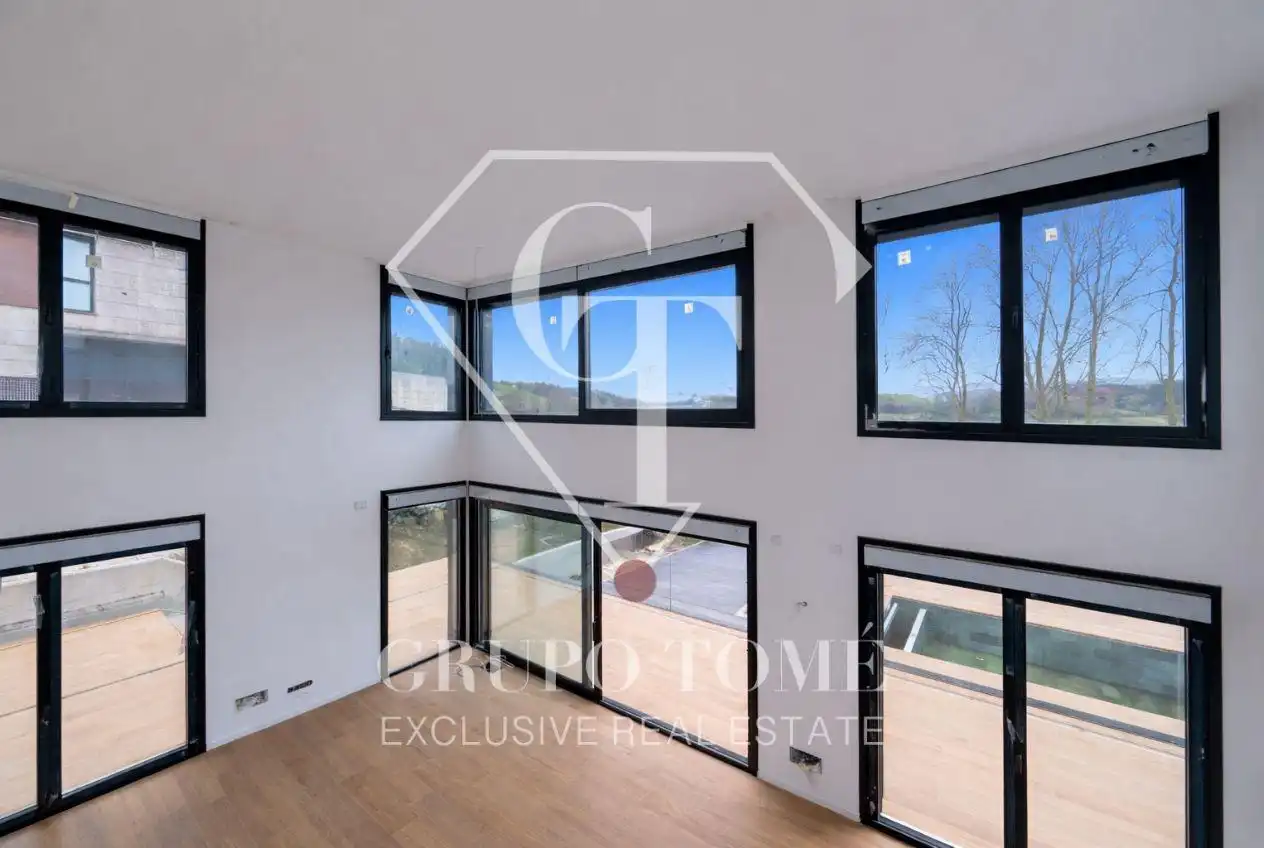 Sala d'estar de Casa adosada en venda en Zarautz amb Jardí privat, Terrassa i Piscina