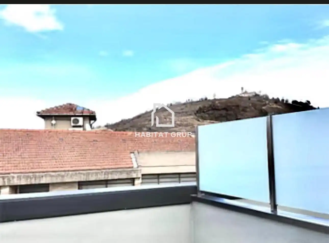 Duplex with lift for sale in Olot, imagen 3