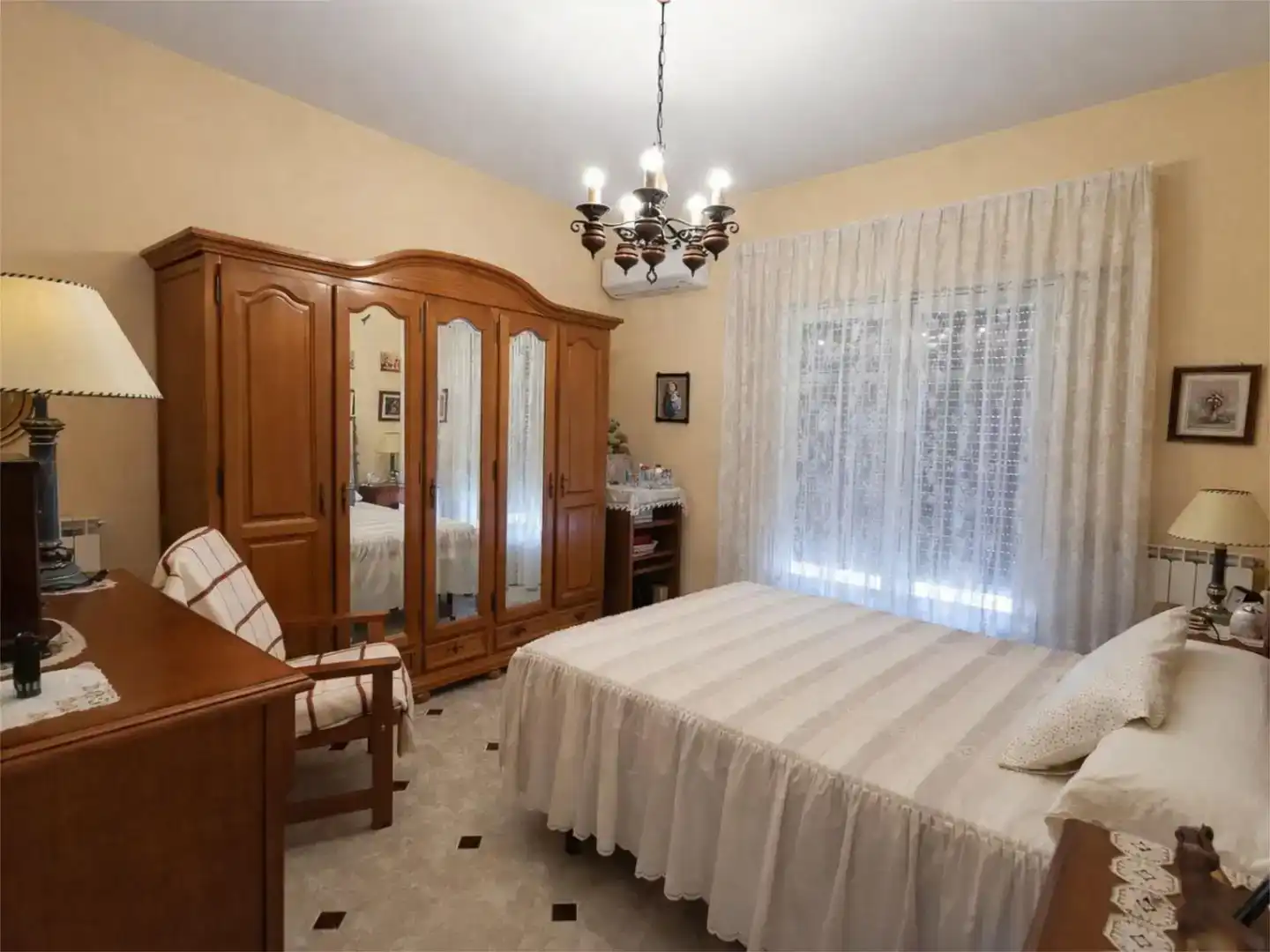 Habitación de Casa o chalet en venta en Torrejón de Ardoz con Jardín privado, Trastero y Piscina