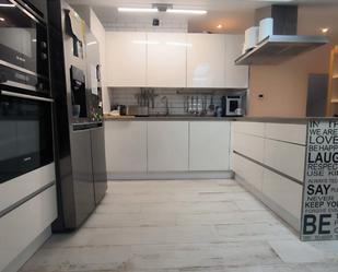Cuina de Àtic en venda en Burgos Capital amb Calefacció, Parquet i Moblat