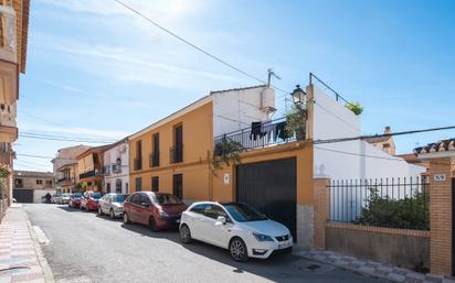 Vista exterior de Casa adosada en venda en La Zubia amb Terrassa