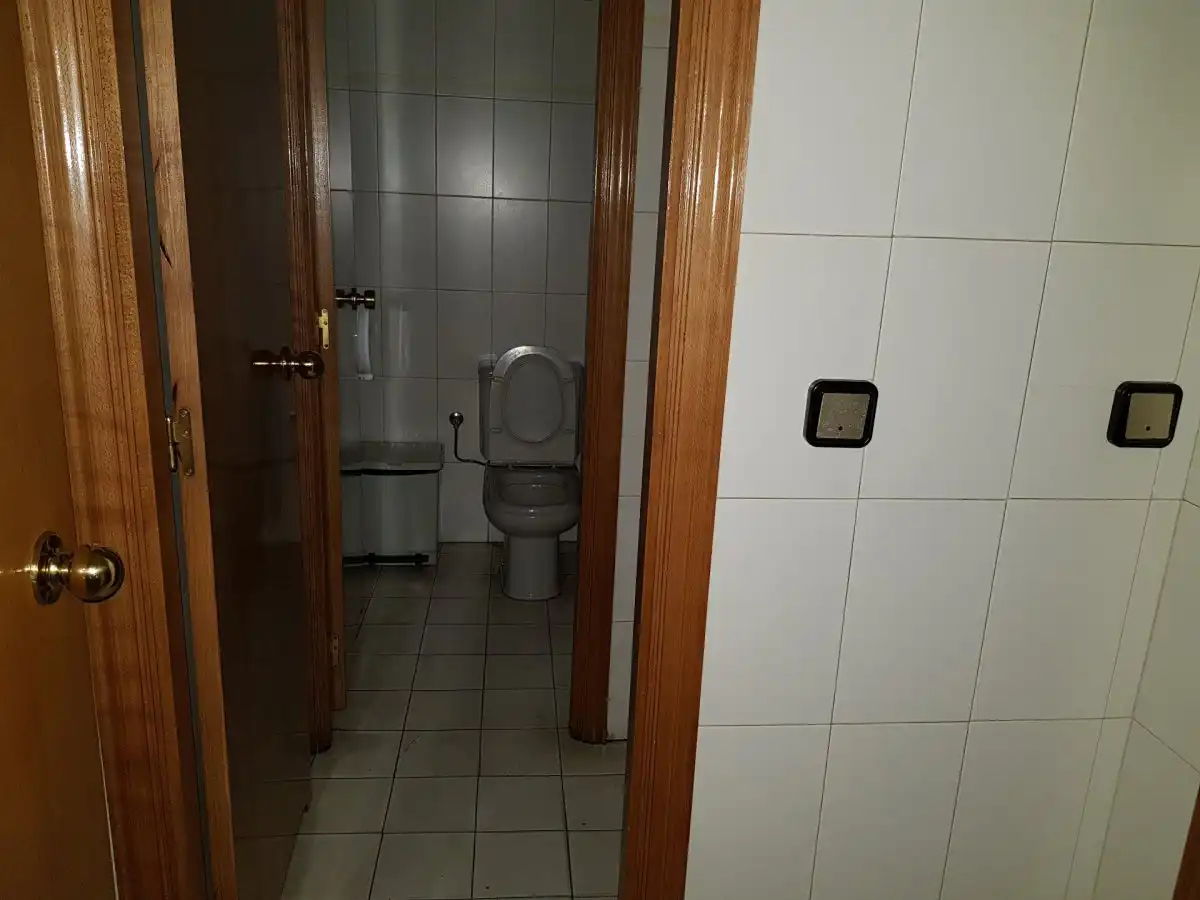 Baño de Local en venta en Ponferrada con Aire acondicionado