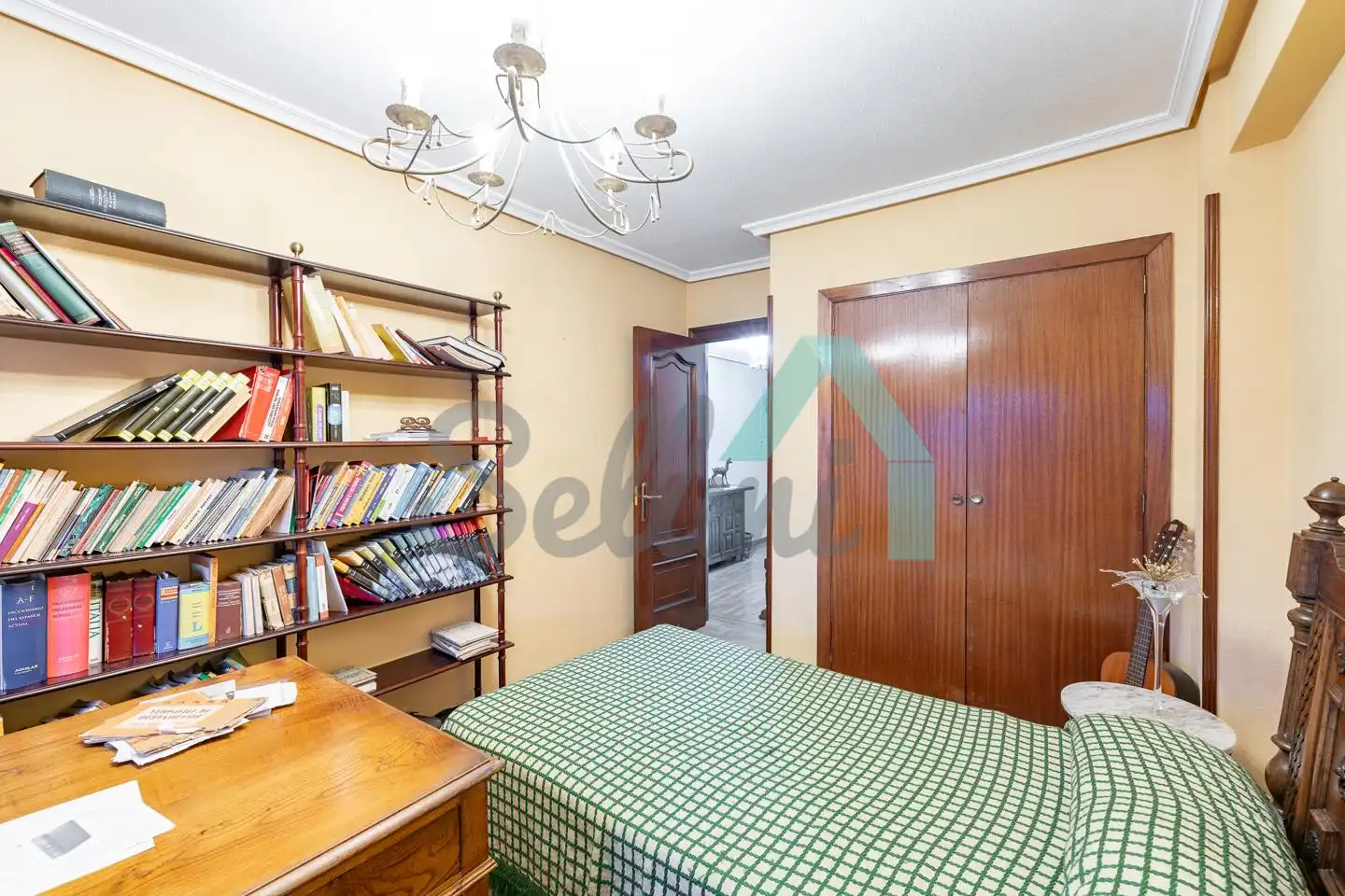Habitación de Piso en venta en Oviedo  con Calefacción, Parquet y Terraza