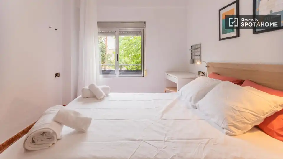 Bedroom of Flat for rent in Valencia  with Air Conditioner, Heating and Furnished