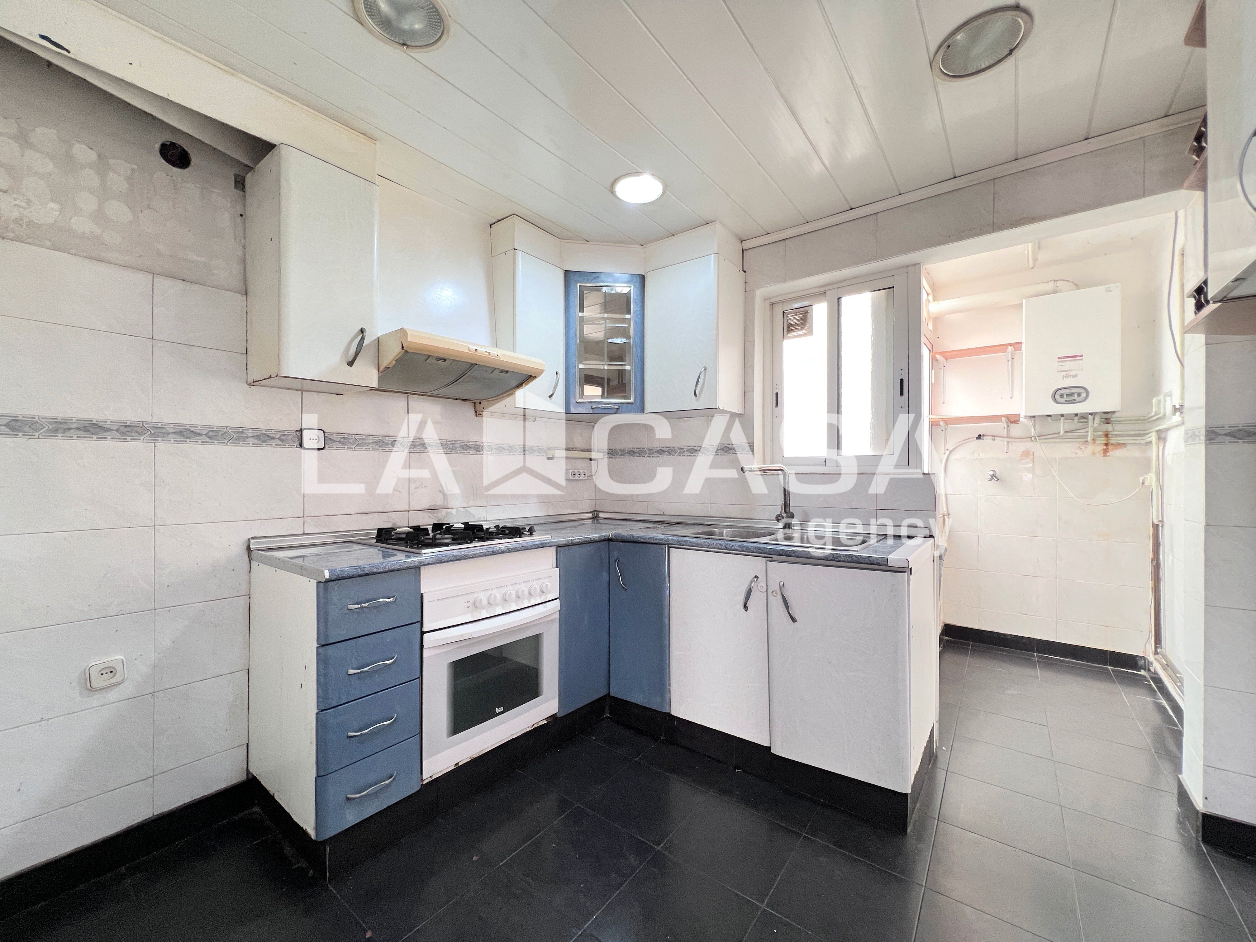 Kitchen of Flat for sale in Badalona  with Heating and Balcony