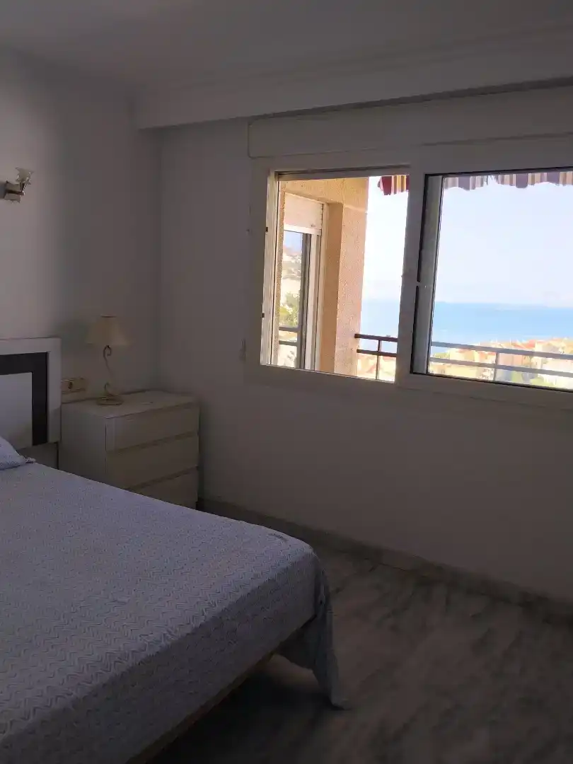Schlafzimmer von Wohnungen zur Miete in Benalmádena mit Schwimmbad und Balkon