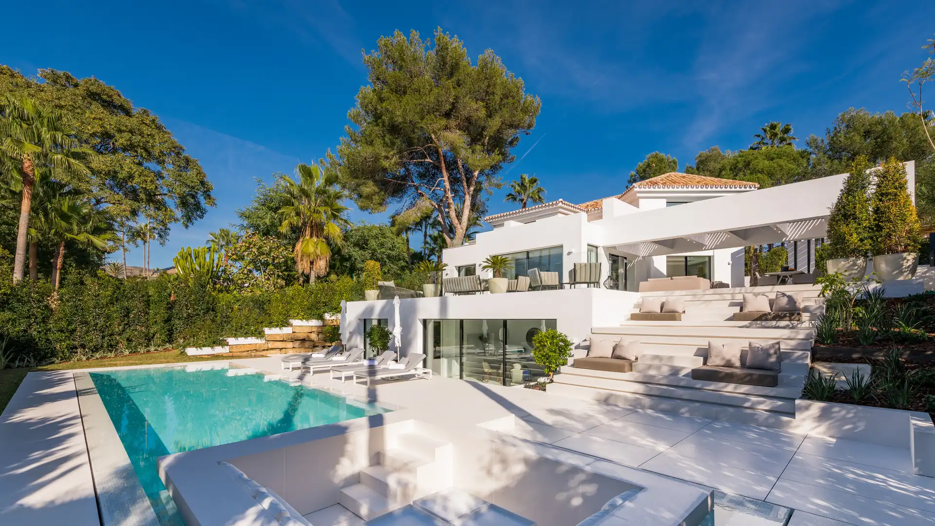Vista exterior de Casa o chalet en venta en Marbella con Calefacción, Terraza y Trastero