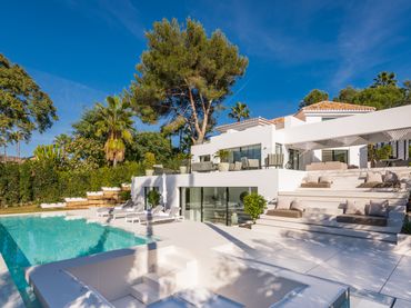 Villa mit Pool zum Verkauf in Nueva Andalucía
