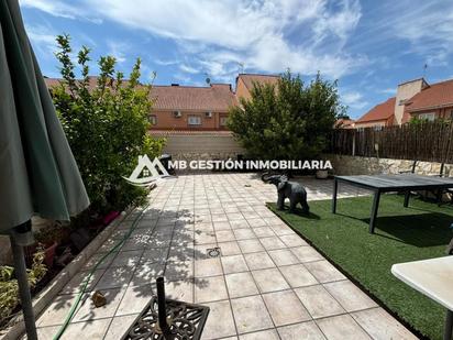 Jardí de Casa o xalet en venda en Torrejón de Velasco amb Calefacció, Jardí privat i Traster