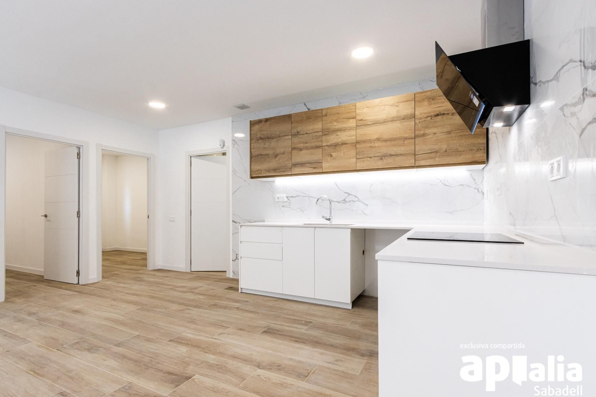 Kitchen of Flat for sale in Sabadell  with Heating and Oven