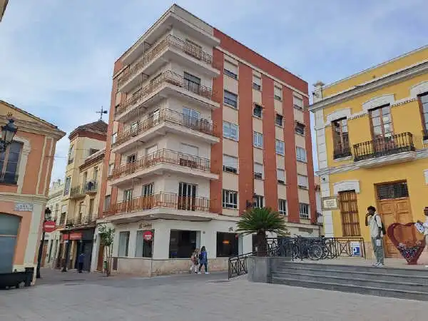 Vista exterior de Local en venta en Burjassot