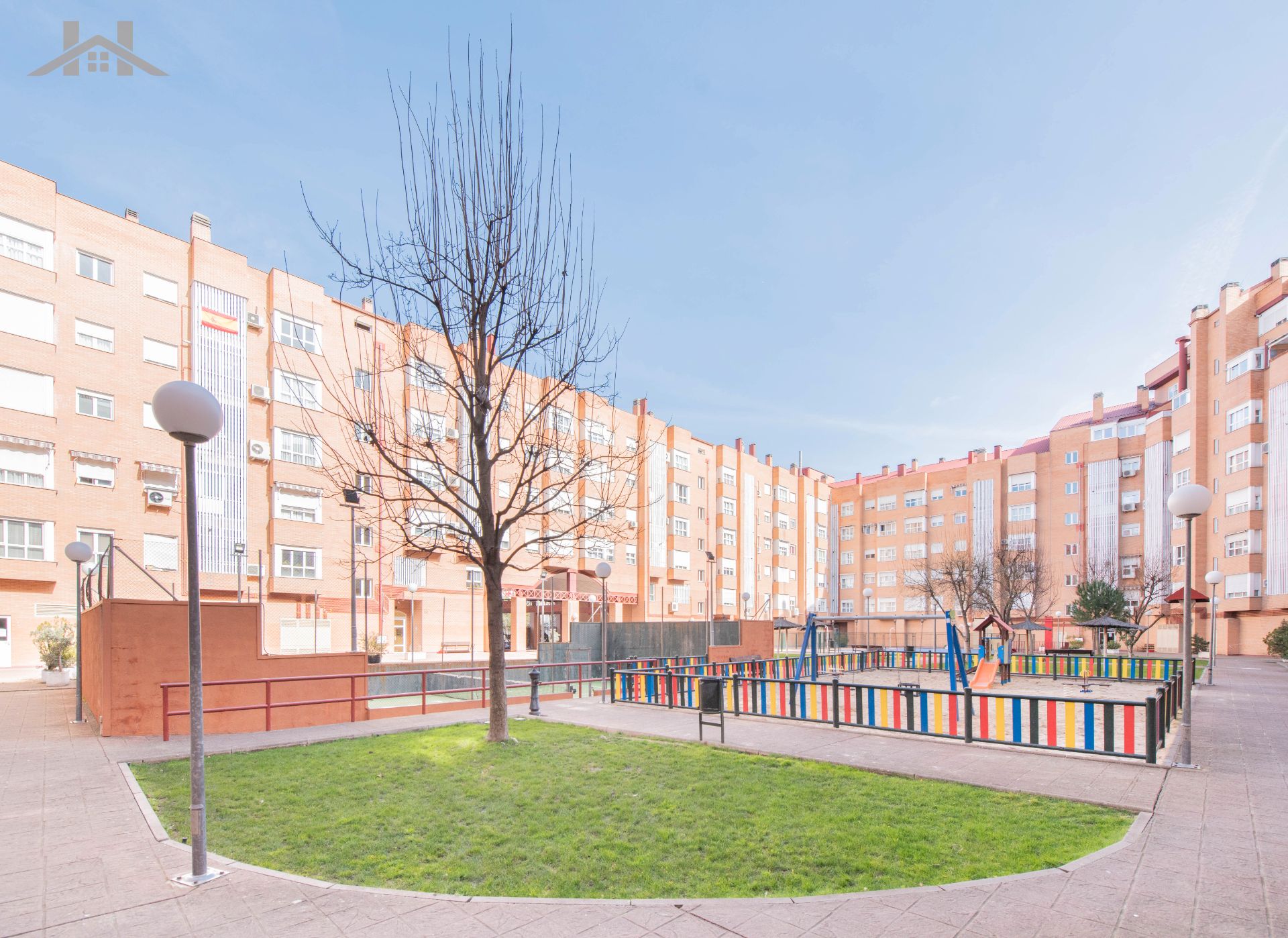 Vista exterior de Àtic en venda en Alcorcón amb Aire condicionat, Calefacció i Terrassa