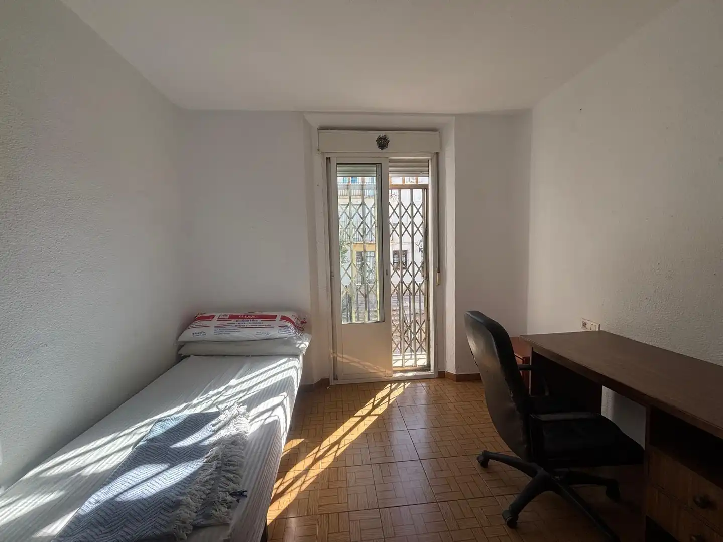Schlafzimmer von Wohnung zur Miete in Granada mit Möbliert