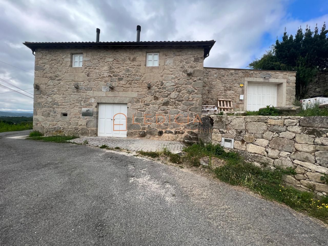 Country house for sale in Pantón