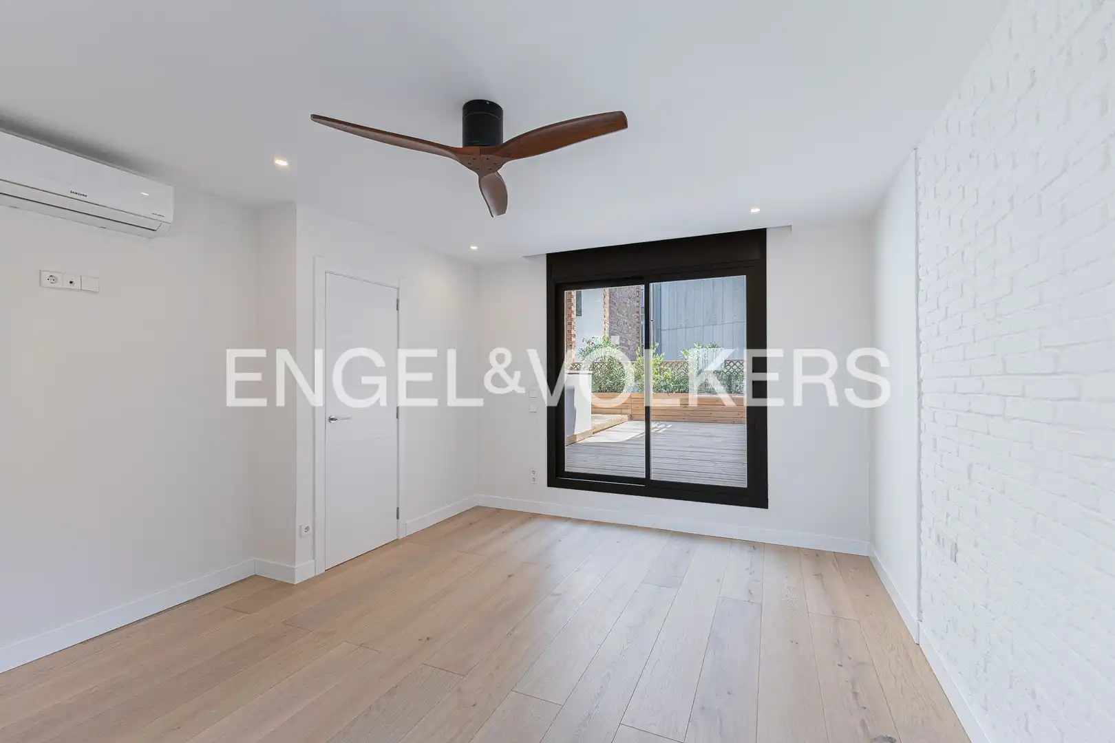 Bedroom of Houses for sale in Barcelona  with Air Conditioner, Heating and Private garden