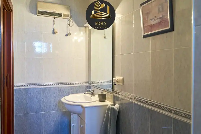 Bany de Casa o xalet en venda en Jaén amb Aire condicionat, Calefacció i Terrassa