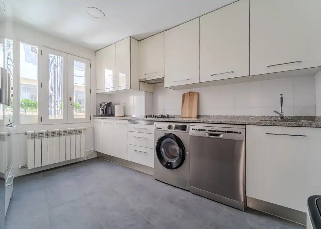 Kitchen of Flat for rent in Madrid  with Air Conditioner, Heating and Balcony