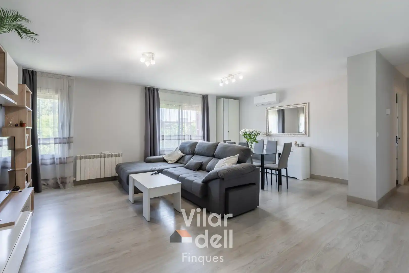 Living room of Flat for sale in Mollet del Vallès  with Air Conditioner and Parquet flooring