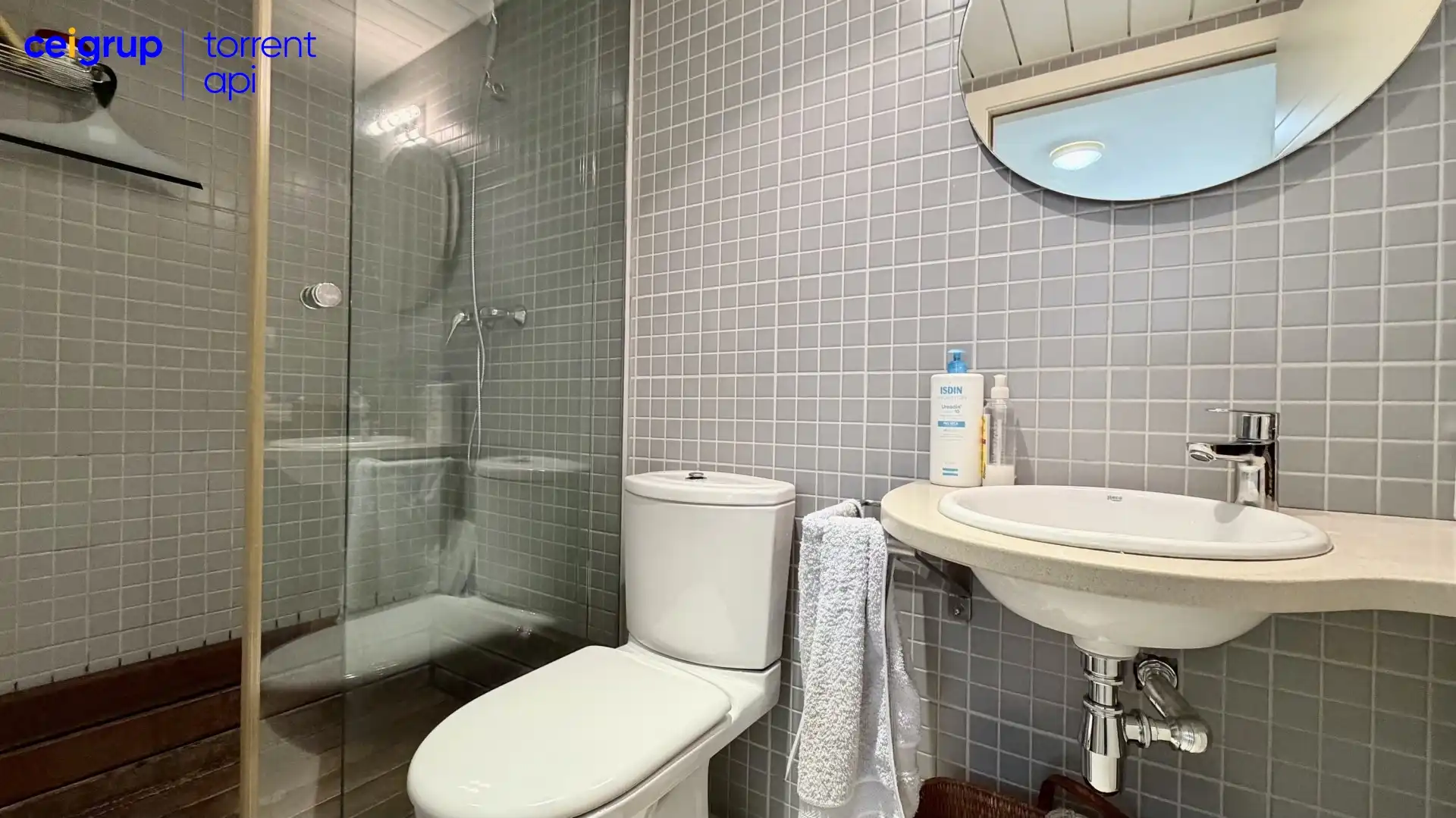 Badezimmer von Wohnung zum Verkauf in L'Estartit mit Terrasse, Abstellraum und Schwimmbad