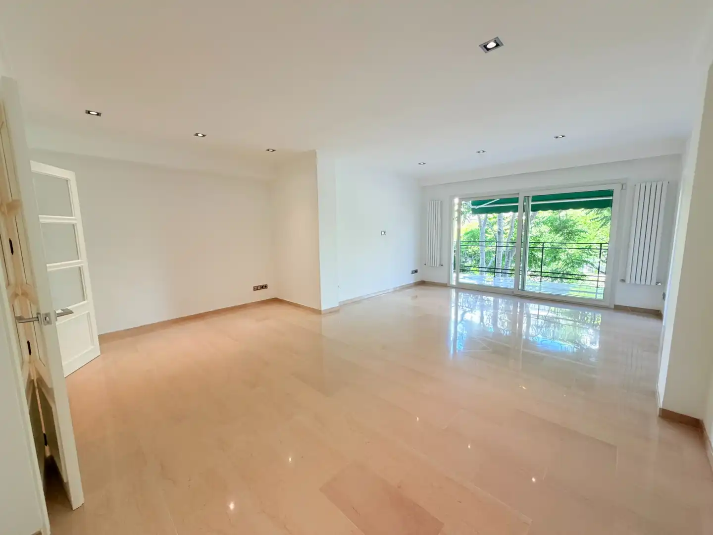 Living room of Flat for rent in  Palma de Mallorca  with Air Conditioner, Terrace and Oven